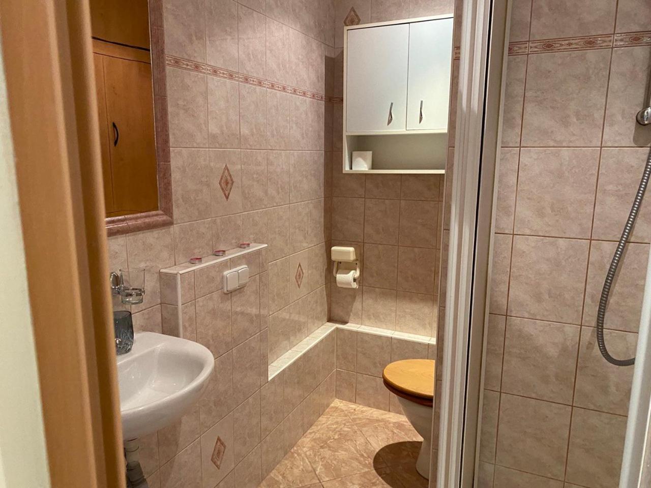 Apartmany 2Kk U Fakultni Nemocnice Volne Parkovani Hradec Králové Esterno foto