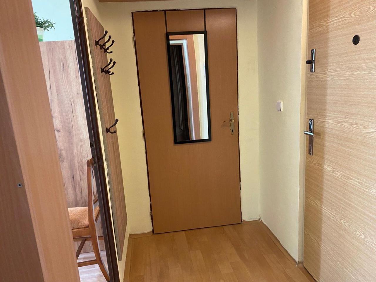 Apartmany 2Kk U Fakultni Nemocnice Volne Parkovani Hradec Králové Esterno foto