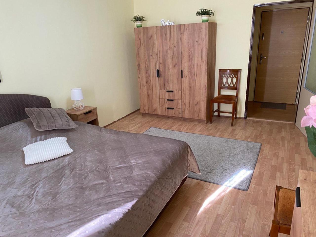 Apartmany 2Kk U Fakultni Nemocnice Volne Parkovani Hradec Králové Esterno foto